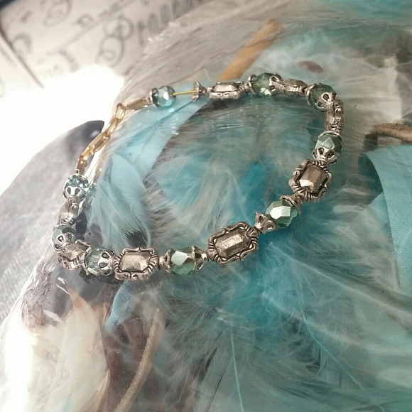 Bracelets - Picture 4 of 7